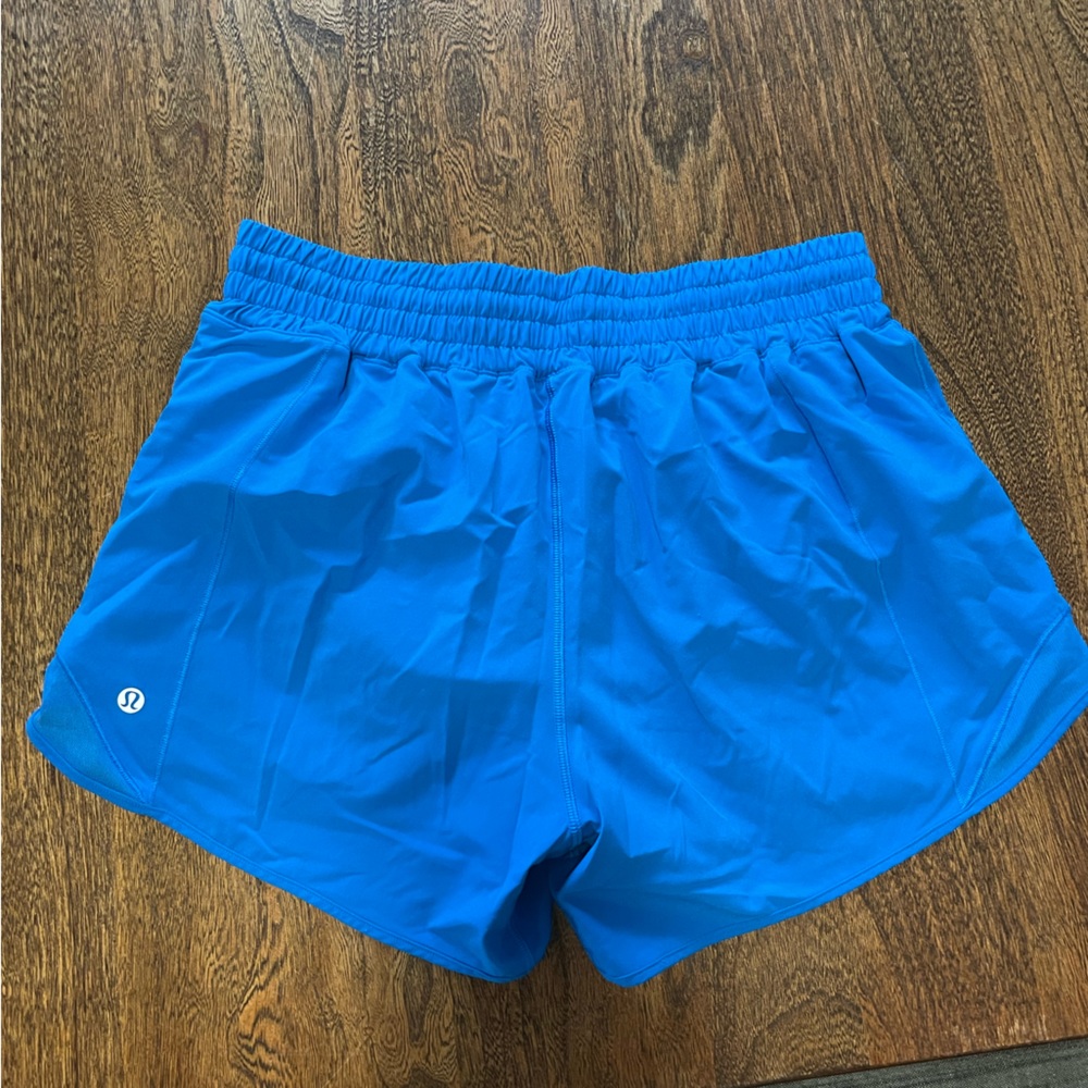 Lululemon hotty hot high rise 4” - Picture 3 of 3